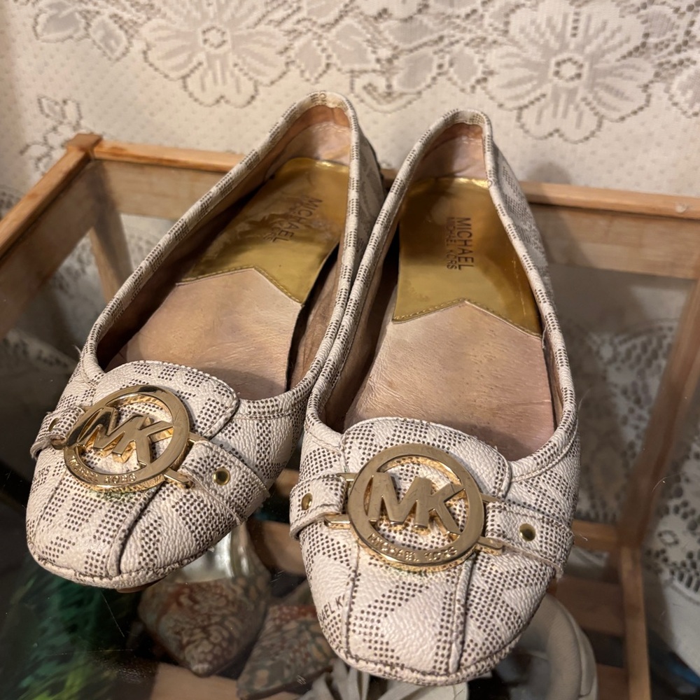 Michael Kors Fulton gold MK logo vanilla signature moccasins size (7)